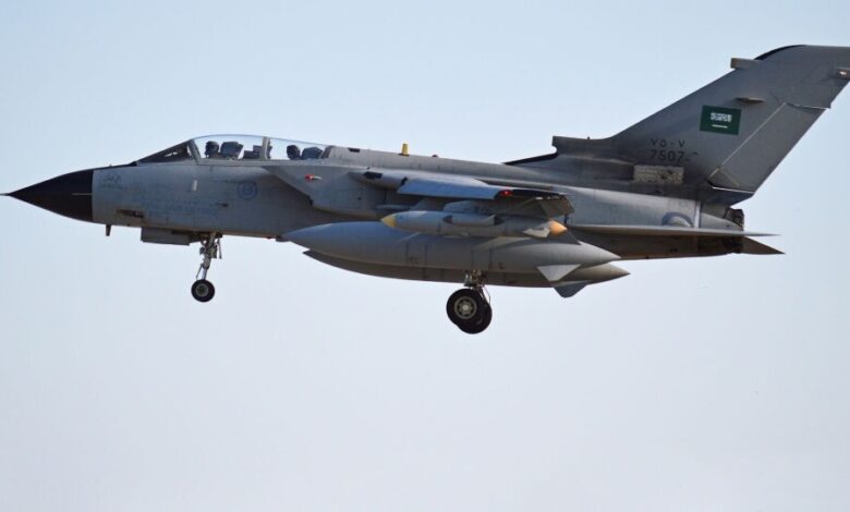جماعة الحوثي تنشر فيديو لإسقاط الطائرة الحربية السعودية "تورنيدو".. فيديو