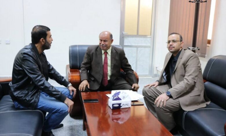 نائب رئيس الوزراء يلتقي رئيس قطاع تلفزيون حضرموت ويؤكد أهمية إطلاق القناة في فضاء الإعلام المرئي