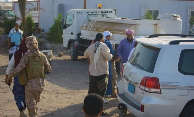 وصول قائد عسكري بارز إلى عدن عقب رحلة علاجية بمصر