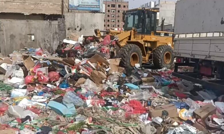 حملة نظافة شاملة تواصل أعمالها بمدينة عدن
