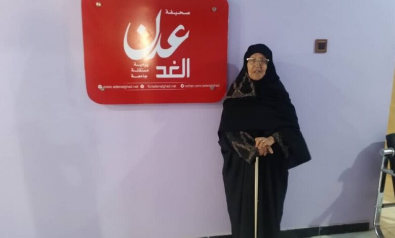 مواطنة من عدن تشكو قيام جارها بتشييد عقار مخالف يهدد منزلها بالانهيار