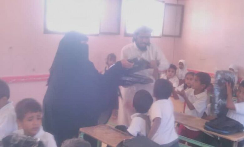 توزيع الحقيبة المدرسية بمدرسة العبد-الكيال بلودر