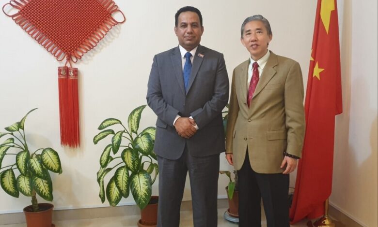 ممثل خارجية الانتقالي يلتقي السفير الصيني لدى اليمن