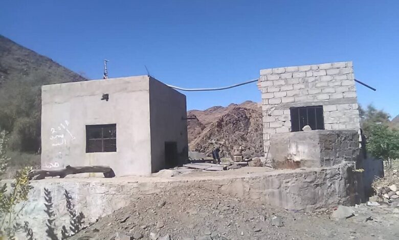 "برنامج مجتمعات يمنية معاً أقوى" يقدم اول خطوات بدء العمل بمشروع المياه العام بوادي عذمر بمديرية جيشان