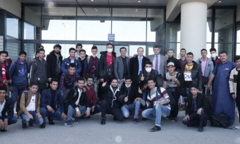 سفير حكومة شباب وأطفال اليمن بالجزائر يستقبل الطلاب المبتعثين الجدد ويؤكد مساندة الحكومة لهم