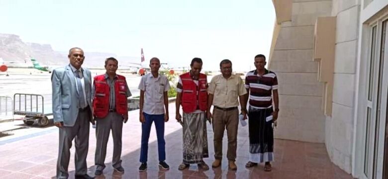 الهلال الاحمر اليمني يطلع على احتياجات مركز العزل الاحترازي والفريق الطبي بمطار سيئون الدولي
