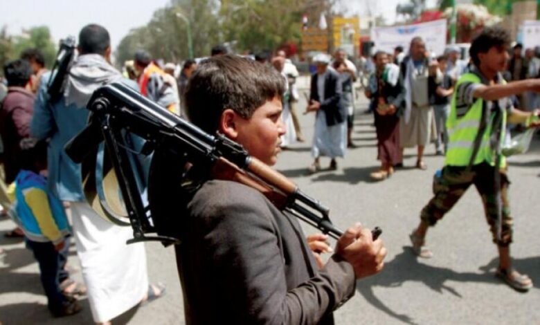 الحوثيون يدفعون بمئات الأطفال إلى جبهات القتال في مأرب والجوف