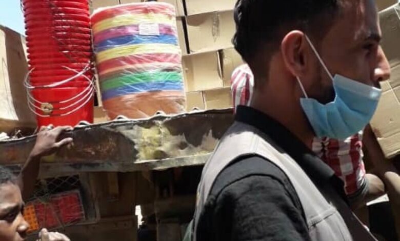 منظمة انقاذ الدولية تدشن توزيع مواد النظافة بمخيم الصدرين بالضالع