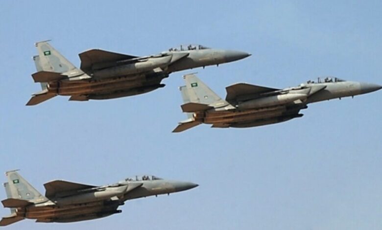 طيران التحالف يدمّر مخزن أسلحة وآليات للمليشيا الحوثية بجبهة قانية