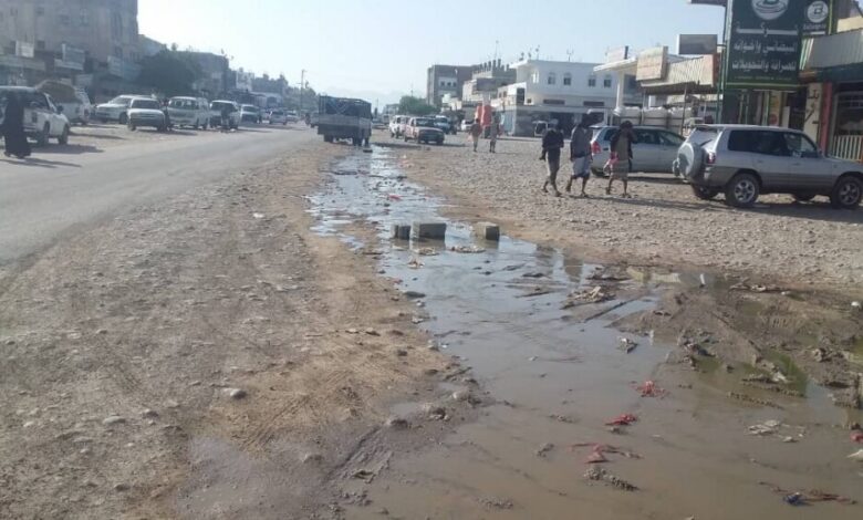 شبوة.. بالصور .. مياه المجاري تغرق مدينة جول الريدة عاصمة مديرية ميفعة.