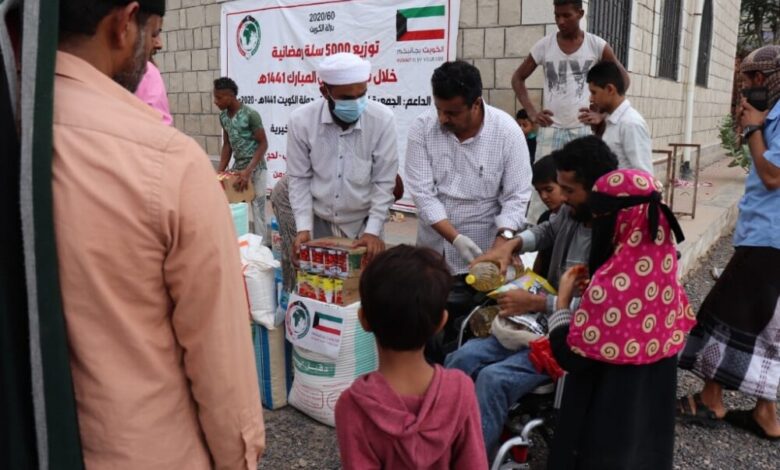لحج : ينابيع الخير توزع مساعدات غذائية بردفان بدعم من الجمعية الكويتية