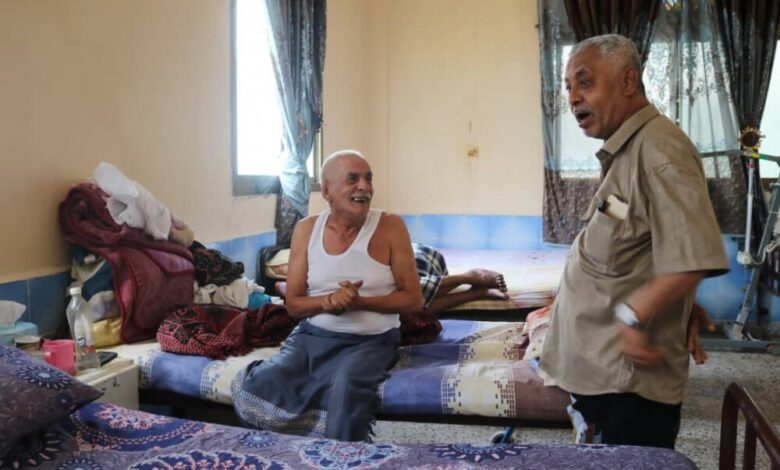 القائم باعمال مديرية الشيخ عثمان يتفقد دار رعاية العجزة والمسنين 