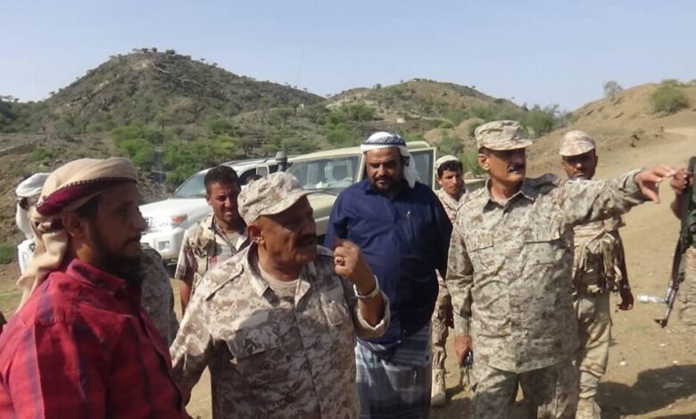 لحج : قائد المنطقة العسكرية الرابعة يزور جبهات القتال بمديرتي القبيطة وحيفان