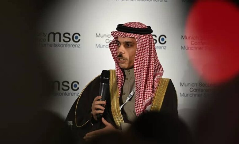 وزير الخارجية السعودي يحذر: خزان "صافر" العائم في الحديدة يمكن أن ينفجر