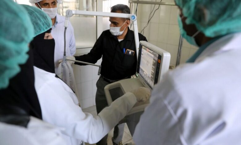 حكومة اليمن تتهم الحوثيين بتعمد ترك مصابي كورونا بلا علاج