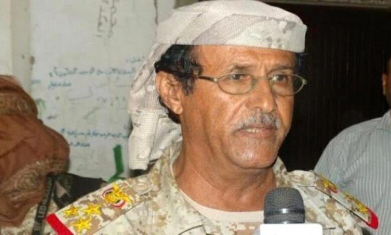 قائد المنطقة العسكرية الرابعة ينعي وفاة العميد علي القملي ويصف رحيله بالخسارة الكبيرة على الوطن