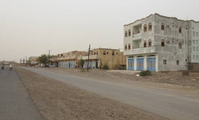 مليشيات الحوثي تطلق نيران أسلحتها المتوسطة على الأحياء السكنية في مديرية حيس