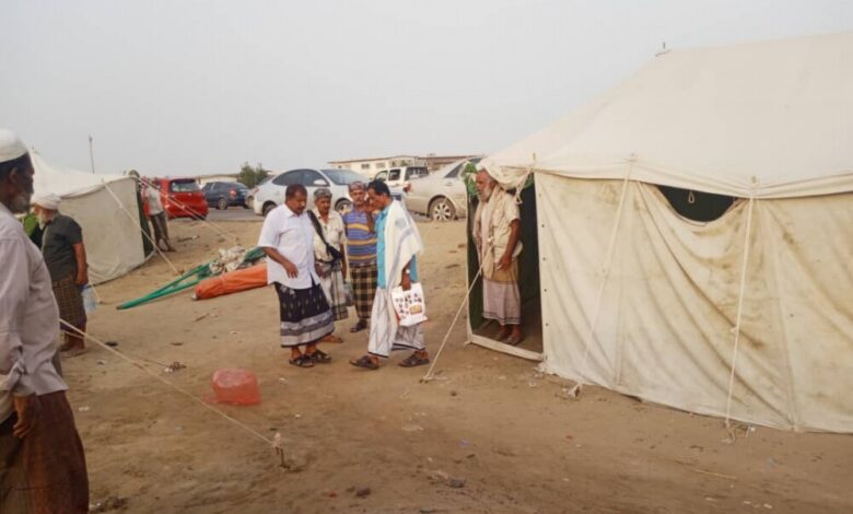اللواء زنقل والعميد الوليدي يشيدان بمشاركة النساء في مخيمات الاعتصام.