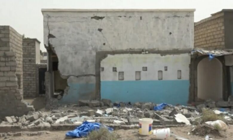 الحديدة..مليشيا الحوثي تستهدف منزل مواطن في مدينة التحيتا وتحوله إلى ركام
