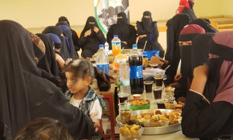 اتحاد نساء اليمن بأبين يحتفل بختام الدورات التدريبية في الخياطة والاسعافات الاولية