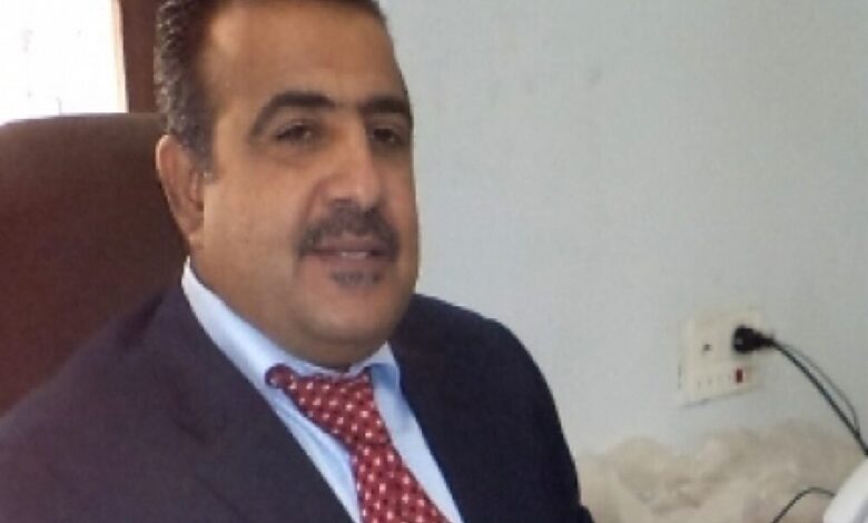 مدير تربية مودية يعزي الشيخ جمال ناصر العاقل في وفاة والدته