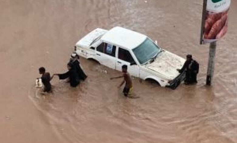 البرنامج الإنمائي يزيل بعض آثار الفيضانات في عدن