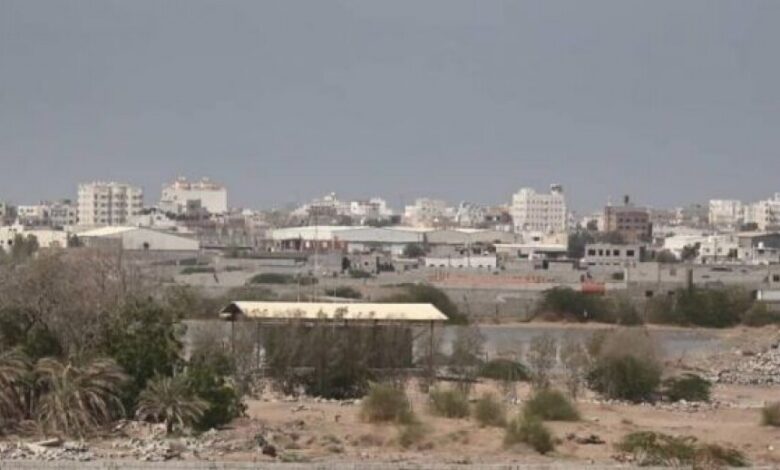 مليشيات الحوثي تطلق نيران أسلحتها على منطقتي الجبلية والفازة