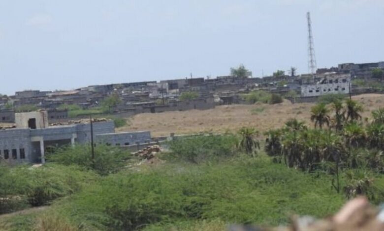 قناصة مليشيا الحوثي تستهدف الأحياء السكنية والمواطنين في مدينة حيس