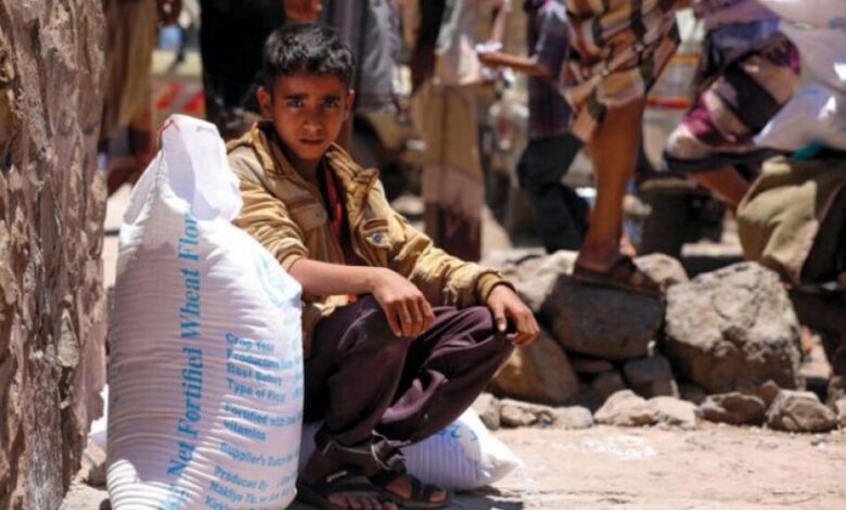 خبيران يمنيان يتهمان الحوثيين بشن حرب شعواء لتدمير الاقتصاد
