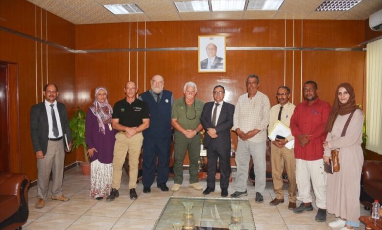 رئيس جامعة عدن يستقبل وفدًا من قيادة مشروع "مسام" لنزع الألغام في اليمن