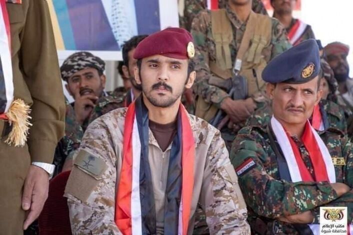 صورة قيادي سعودي متوشحا علم الجمهورية اليمنية بشبوة تشعل مواقع التواصل الاجتماعي