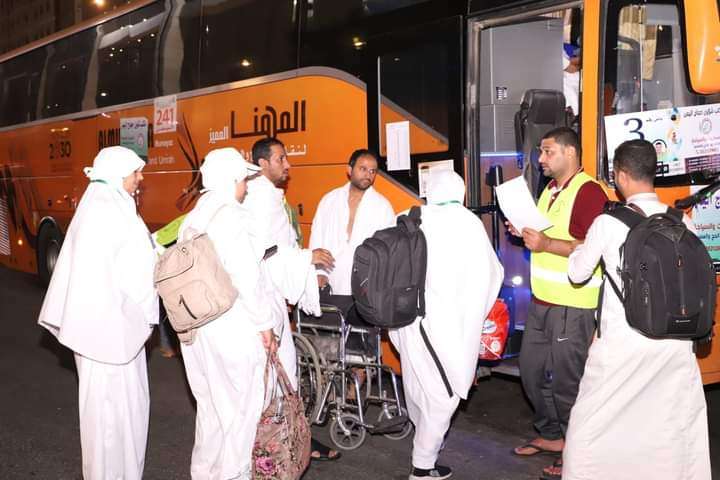 بإشراف مباشر من قيادة وزارة الأوقاف والإرشاد .. حجاج بلادنا يصعدون إلى منى لقضاء يوم التروية