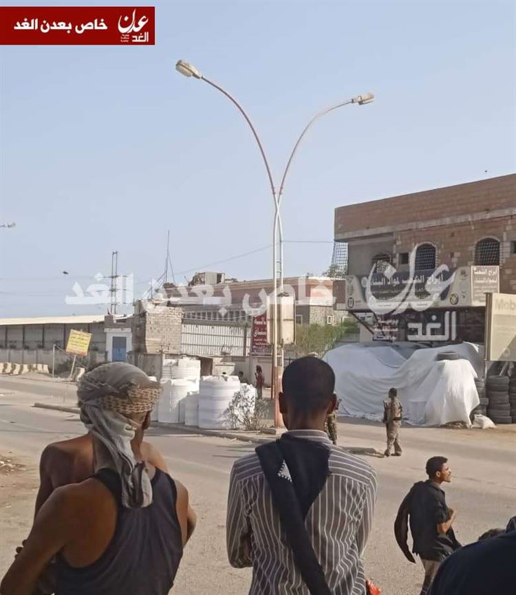 عاجل : انفجارات في مخزن للذخائر بمعسكر الحزام الأمني بمدينة الشعب