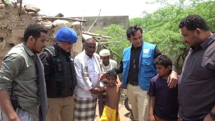وفد البعثة الأممية يزور ريف حيس ويطلع على انتهاكات ميليشيات الحوثي بحق المدنيين