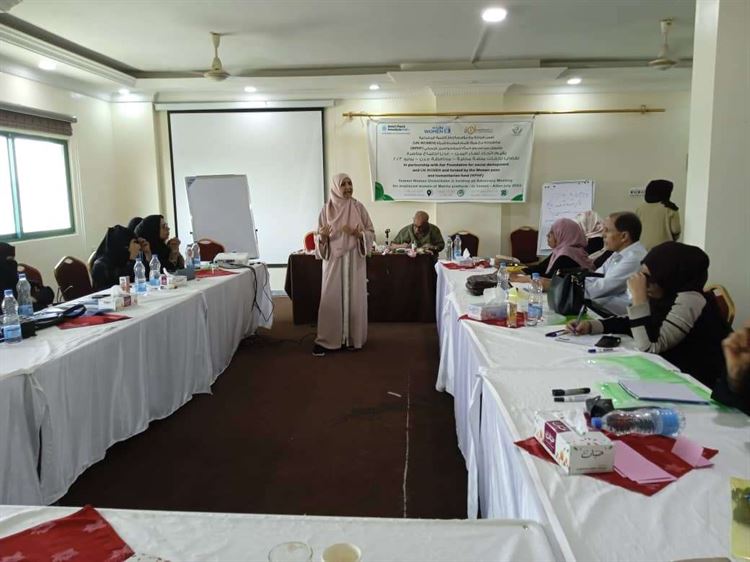 نظم اتحاد نساء اليمن فرع عدن ندوة حول مناصرة لحقوق النساء والنازحات في عدن