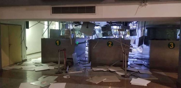 أضرار كبيرة بمطار عدن الدولي (صور)