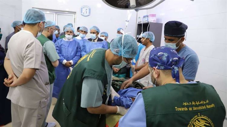 80 عملية جراحية ومعاينة أكثر من 400 مريض بالمخيم التطوعي لجراحة الحروق والتجميل لمركز الملك سلمان بالمكلا