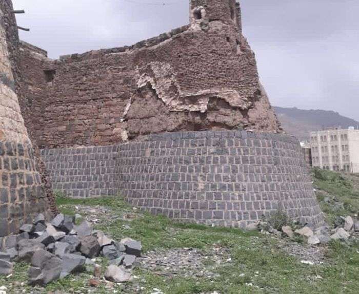 نتيجة الاهمال لسنوات.. قصر غمدان الأثري بصنعاء مهددا بالانهيار