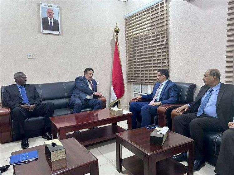 وزير الخارجية يلتقي رئيس لجنة تنسيق إعادة الانتشار في محافظة الحديدة ( اونمها)