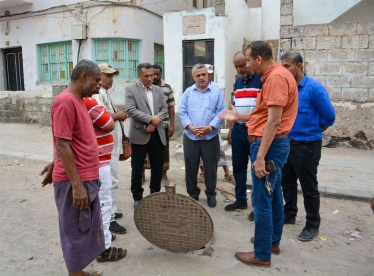 الزامكي وباخبيرة والصراري يطلعون على خدمات البنية التحتية للمياه والصرف الصحي بحي سالم علي بصيرة