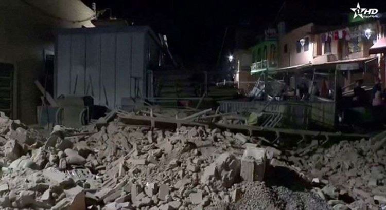 زلزال عنيف يضرب المغرب والضحايا بالمئات