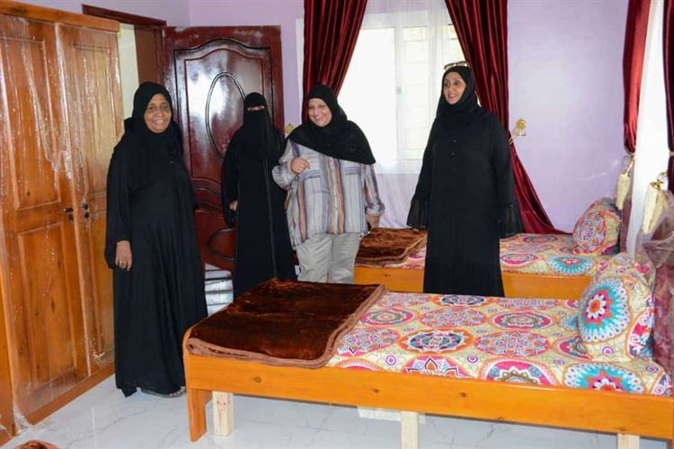 مدير عام تنمية المرأة بعدن تطلع على سير العمل بإتحاد نساء اليمن بالمحافظة