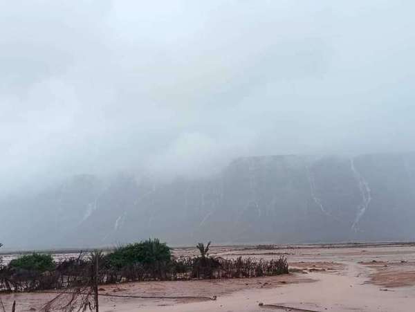 الأرصاد يتوقع هطول أمطار على 15 محافظة خلال الساعات القادمة ويحذر من عواصف شديدة