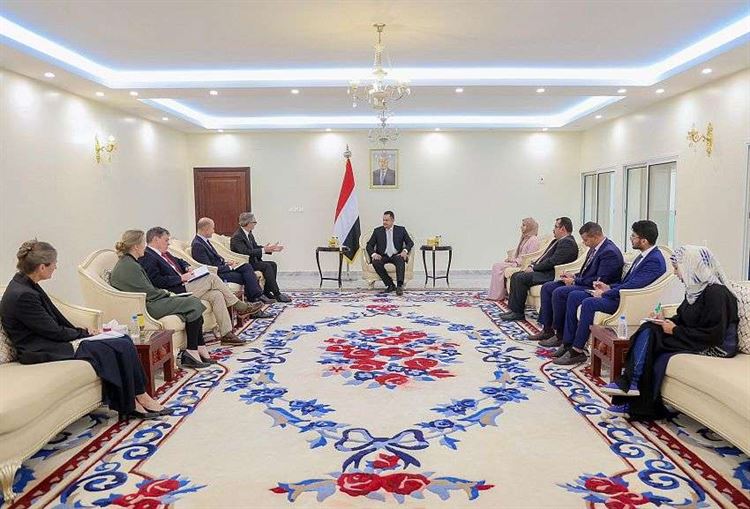 رئيس الوزراء يعقد اجتماع في عدن مع بعثة وسفراء عدد من دول الاتحاد الأوروبي