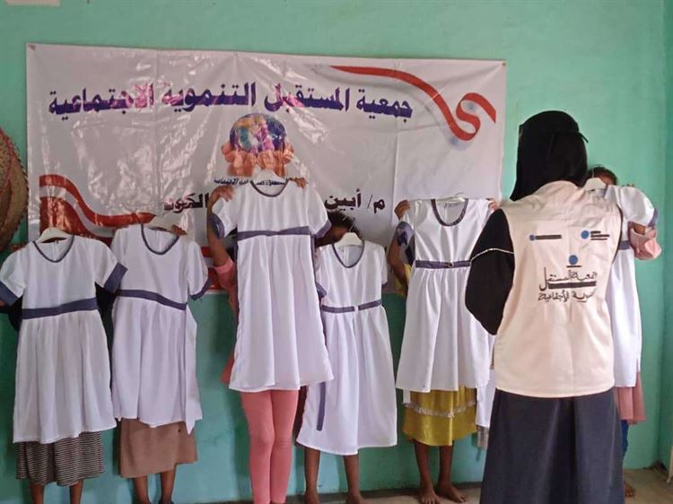 جمعية المستقبل تقدم ملابس مدرسية للطالبات الاشد فقراً في الكود بخنفر