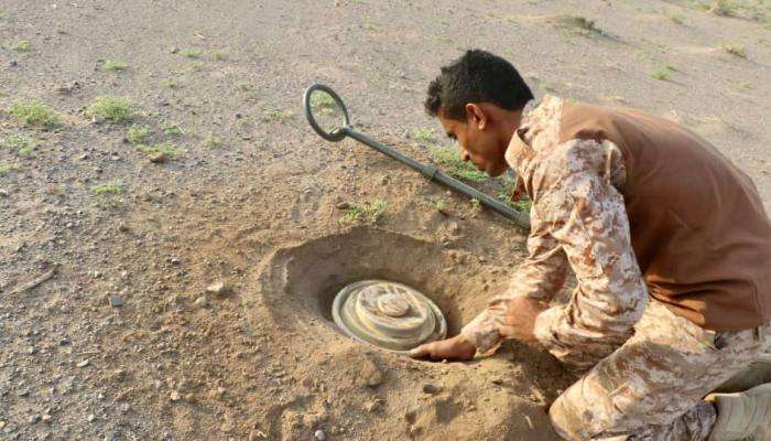 إصابة طفلتين وامرأة بإنفجار لغم حوثي جنوب الحديدة