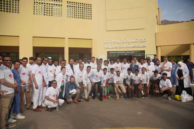 وزارة الصحة تكرم مستشفى عدن تقديرا للدور الطبي الذي يضطلع به