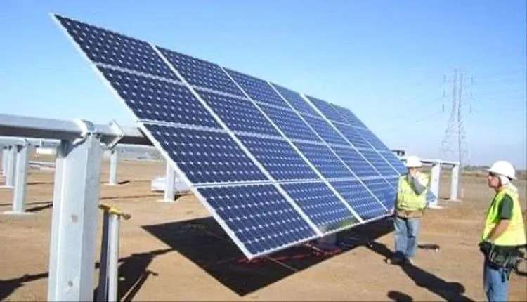 بدء تركيب ألواح محطة الطاقة الشمسية الإماراتية بعدن
