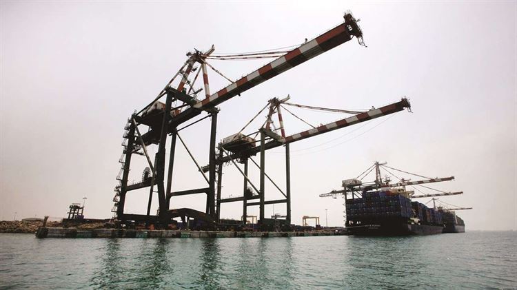 تحذيرات من مواصلة استيلاء «الحوثي» على إيرادات ميناء الحديدة