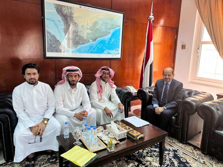 السفير اليمني لدى الرياض يلتقي رئيس إتحاد الجمعيات والمؤسسات ويشيد بدورهم في مساعدة المجتمع